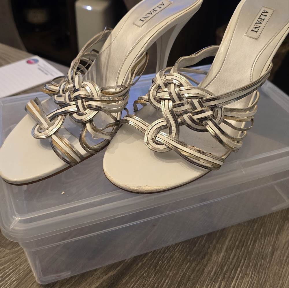 Alfani Silver and white Leather Front Knot slip on heels - Picture 2 of 6